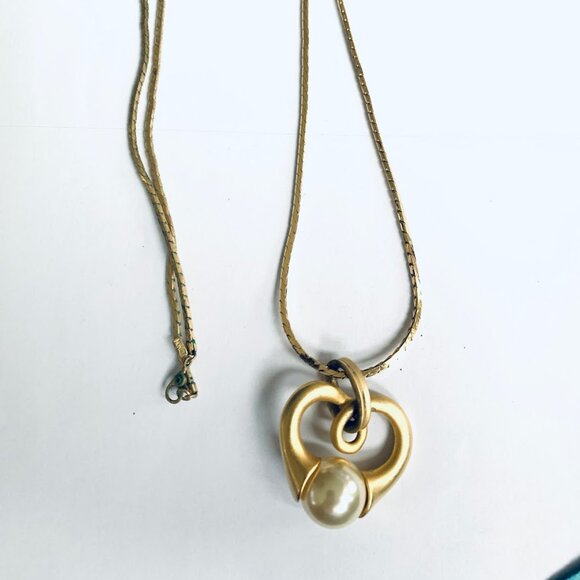 Vintage Monet Open Heart Pendant Necklace Gold Tone 28" Chain Faux Pearl - Picture 3 of 7